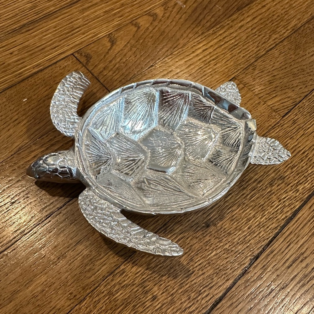 Mariposa Sea Turtle Sauce Dish — Silver